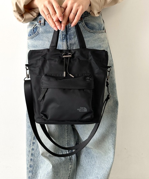 THE NORTH FACE(ザノースフェイス)の「THE NORTH FACE(ザ・ノースフェイス)/2WAY ショルダーバッグ ロゴプリント トラベルバケットバッグ/TRAVEL BUCKET BAG(ショルダーバッグ・レディース・レッド/ブラック/ライトグレー・FREE)」の6枚目の写真