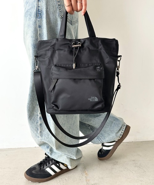 THE NORTH FACE(ザノースフェイス)の「THE NORTH FACE(ザ・ノースフェイス)/2WAY ショルダーバッグ ロゴプリント トラベルバケットバッグ/TRAVEL BUCKET BAG(ショルダーバッグ・レディース・レッド/ブラック/ライトグレー・FREE)」の7枚目の写真