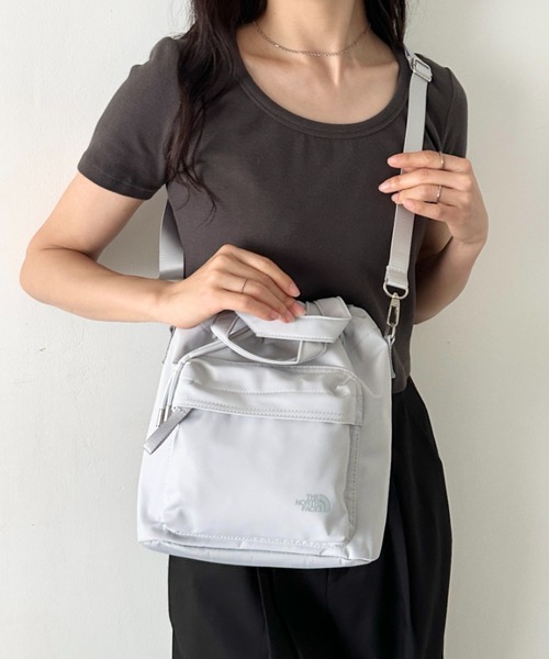 THE NORTH FACE(ザノースフェイス)の「THE NORTH FACE(ザ・ノースフェイス)/2WAY ショルダーバッグ ロゴプリント トラベルバケットバッグ/TRAVEL BUCKET BAG(ショルダーバッグ・レディース・レッド/ブラック/ライトグレー・FREE)」の13枚目の写真