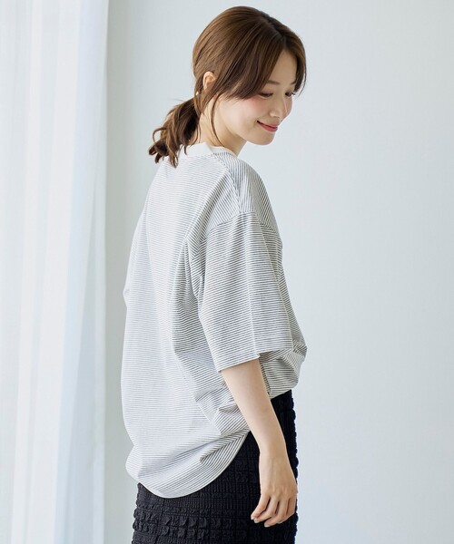 PENNEYS（ぺニーズ）の「【UVカット・接触冷感・吸水速乾・遮熱性】Penneys × WELLTECT  別注細ボーダーTシャツ（Tシャツ/カットソー・メンズ・ホワイト/ブラック・S/M/L/XL）」の21枚目の写真