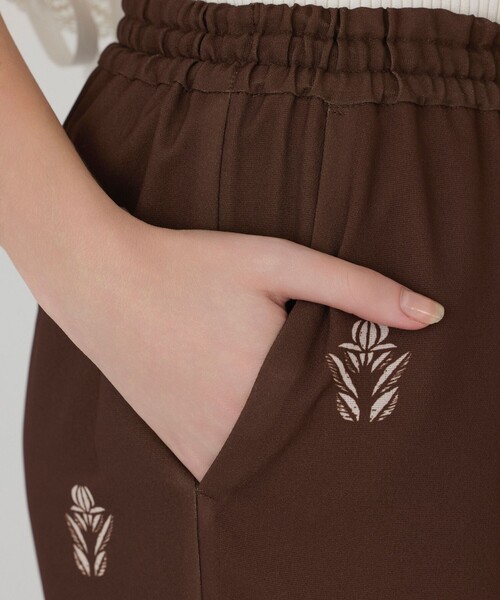 GRACE CONTINENTAL(グレースコンチネンタル)の「キカプリントイージーパンツ(その他パンツ・レディース・ブラウン/ブラック・36)」の20枚目の写真