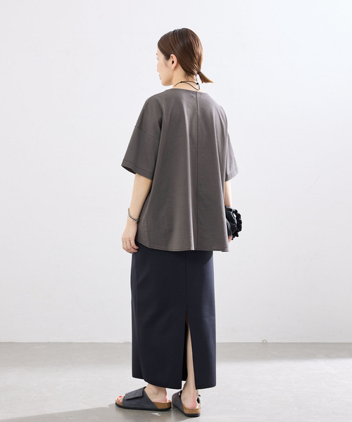 IENA(イエナ)の「《接触冷感》ボートネック オーバーサイズフォルムTシャツ(Tシャツ/カットソー・レディース・ホワイト/ブラック/チャコールグレー・FREE)」の18枚目の写真