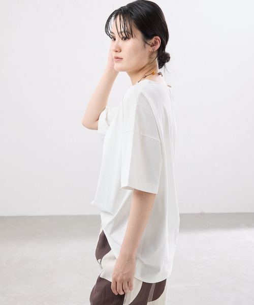 IENA(イエナ)の「《接触冷感》ボートネック オーバーサイズフォルムTシャツ(Tシャツ/カットソー・レディース・ホワイト/ブラック/チャコールグレー・FREE)」の13枚目の写真