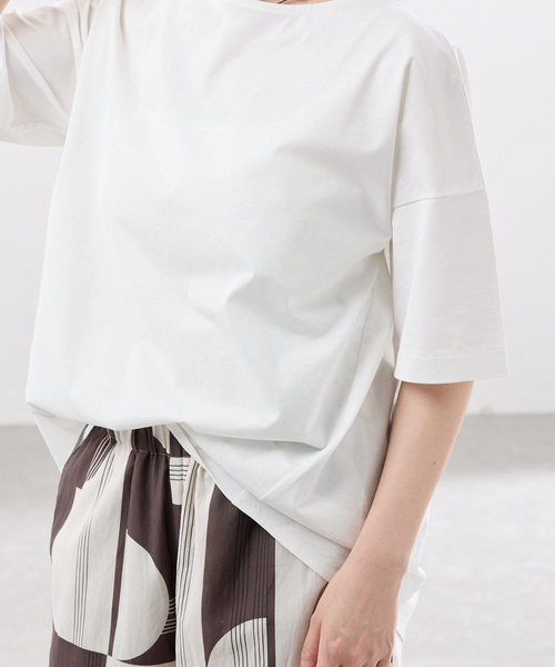 IENA(イエナ)の「《接触冷感》ボートネック オーバーサイズフォルムTシャツ(Tシャツ/カットソー・レディース・ホワイト/ブラック/チャコールグレー・FREE)」の12枚目の写真