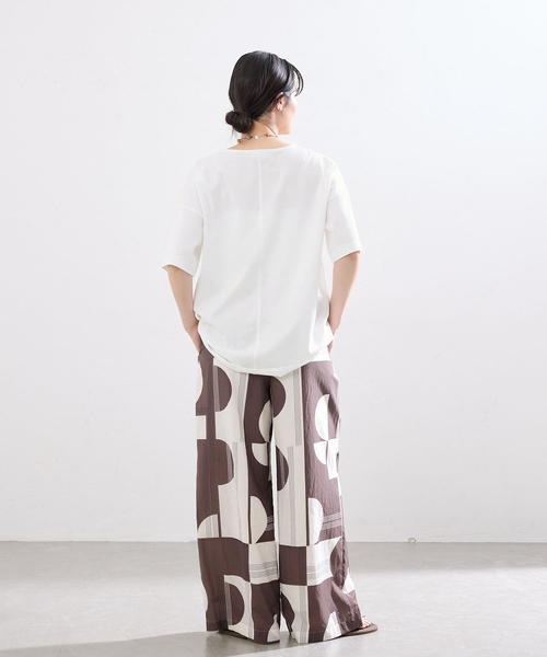 IENA(イエナ)の「《接触冷感》ボートネック オーバーサイズフォルムTシャツ(Tシャツ/カットソー・レディース・ホワイト/ブラック/チャコールグレー・FREE)」の9枚目の写真