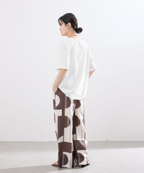 IENA(イエナ)の「《接触冷感》ボートネック オーバーサイズフォルムTシャツ(Tシャツ/カットソー・レディース・ホワイト/ブラック/チャコールグレー・FREE)」の8枚目の写真