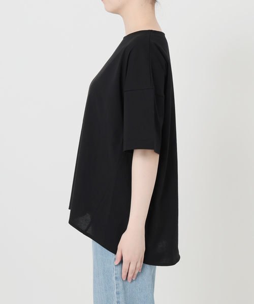 IENA(イエナ)の「《接触冷感》ボートネック オーバーサイズフォルムTシャツ(Tシャツ/カットソー・レディース・ホワイト/ブラック/チャコールグレー・FREE)」の6枚目の写真
