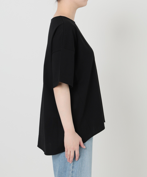 IENA(イエナ)の「《接触冷感》ボートネック オーバーサイズフォルムTシャツ(Tシャツ/カットソー・レディース・ホワイト/ブラック/チャコールグレー・FREE)」の4枚目の写真