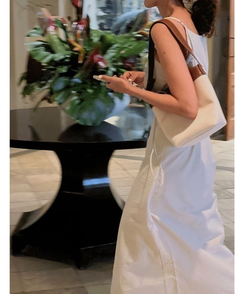 FAVORITO(ファヴォリート)の「キャミワンピース(ワンピース・レディース・ライトベージュ/グレー・F)」の16枚目の写真