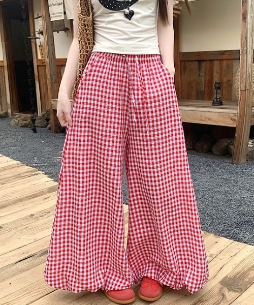 AMAJI（アマジ）の「チェック柄 バルーン ワイドパンツ（その他パンツ・レディース・イエロー/ライトピンク/ライトブルー/ブラック/レッド・LARGE/X-LARGE/XX-LARGE）」の5枚目の写真