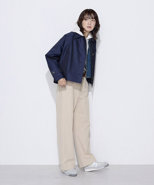 COMME CA Wardrobe(コムサワードローブ)の「〔 +サイズ 〕 綿ポリエステルギャバ トレンチコート(ブルゾン・レディース・カーキ・13号)」の2枚目の写真