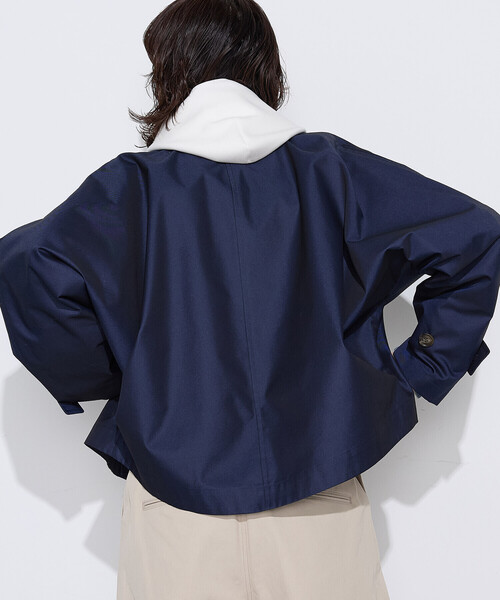 COMME CA Wardrobe(コムサワードローブ)の「〔 +サイズ 〕 綿ポリエステルギャバ トレンチコート(ブルゾン・レディース・カーキ・13号)」の4枚目の写真