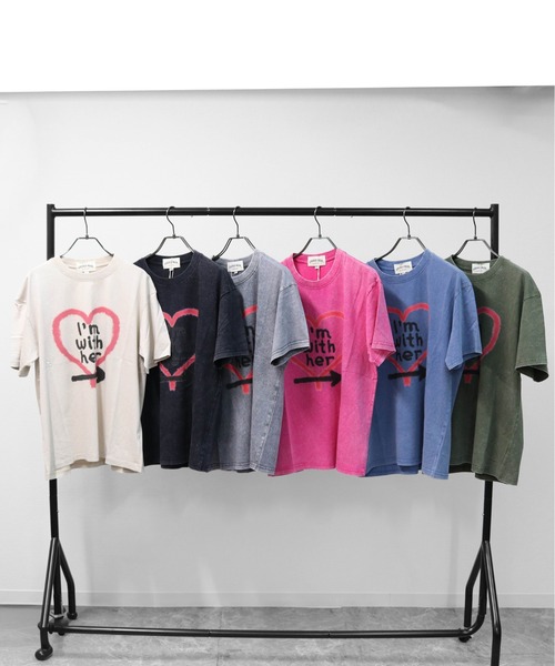 GARAGE MADE（ガレージメイド）の「レディースM～Lサイズ　ユニセックス　ピグメントプリント　BIG　Tシャツ　I’M WHITH HER（Tシャツ/カットソー・レディース・ブルー/ブラック/ピンク/グリーン/アイボリー/グレー・S）」の10枚目の写真