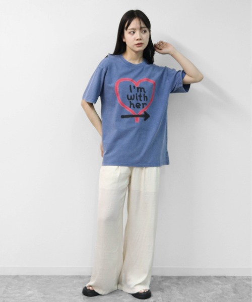 GARAGE MADE（ガレージメイド）の「レディースM～Lサイズ　ユニセックス　ピグメントプリント　BIG　Tシャツ　I’M WHITH HER（Tシャツ/カットソー・レディース・ブルー/ブラック/ピンク/グリーン/アイボリー/グレー・S）」の15枚目の写真