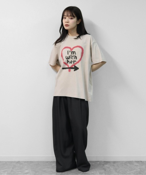 GARAGE MADE（ガレージメイド）の「レディースM～Lサイズ　ユニセックス　ピグメントプリント　BIG　Tシャツ　I’M WHITH HER（Tシャツ/カットソー・レディース・ブルー/ブラック/ピンク/グリーン/アイボリー/グレー・S）」の18枚目の写真