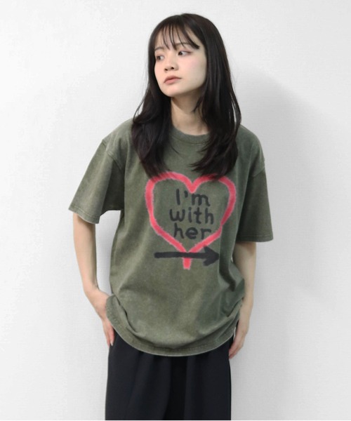 GARAGE MADE（ガレージメイド）の「レディースM～Lサイズ　ユニセックス　ピグメントプリント　BIG　Tシャツ　I’M WHITH HER（Tシャツ/カットソー・レディース・ブルー/ブラック/ピンク/グリーン/アイボリー/グレー・S）」の12枚目の写真