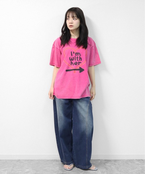 GARAGE MADE（ガレージメイド）の「レディースM～Lサイズ　ユニセックス　ピグメントプリント　BIG　Tシャツ　I’M WHITH HER（Tシャツ/カットソー・レディース・ブルー/ブラック/ピンク/グリーン/アイボリー/グレー・S）」の8枚目の写真