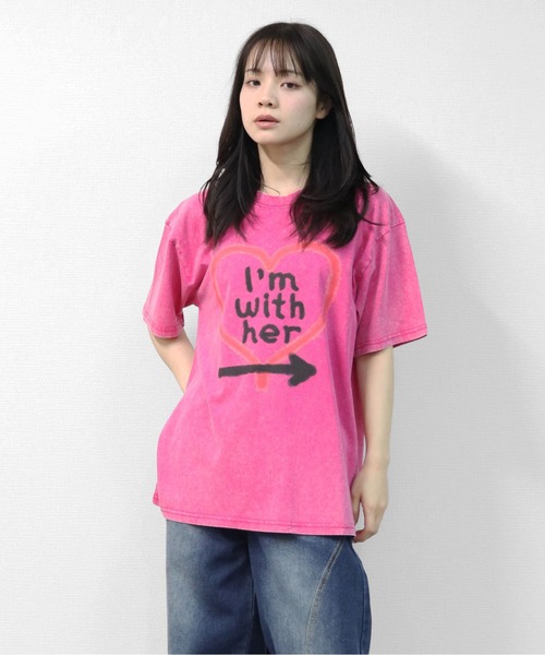 GARAGE MADE（ガレージメイド）の「レディースM～Lサイズ　ユニセックス　ピグメントプリント　BIG　Tシャツ　I’M WHITH HER（Tシャツ/カットソー・レディース・ブルー/ブラック/ピンク/グリーン/アイボリー/グレー・S）」の7枚目の写真