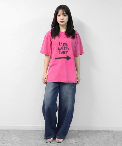 GARAGE MADE（ガレージメイド）の「レディースM～Lサイズ　ユニセックス　ピグメントプリント　BIG　Tシャツ　I’M WHITH HER（Tシャツ/カットソー・レディース・ブルー/ブラック/ピンク/グリーン/アイボリー/グレー・S）」の9枚目の写真