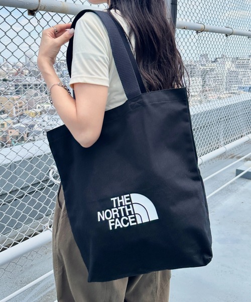 THE NORTH FACE(ザノースフェイス)の「THE NORTH FACE(ザ・ノースフェイス)/A4対応 大容量 ロゴプリント コットン キャンバストートバッグ/TNF LOGO COTTON BAG M(トートバッグ・レディース・クリーム/ブラック・FREE)」の8枚目の写真