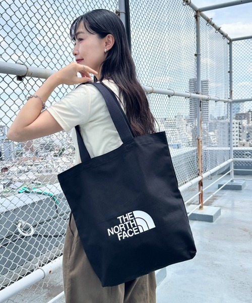 THE NORTH FACE(ザノースフェイス)の「THE NORTH FACE(ザ・ノースフェイス)/A4対応 大容量 ロゴプリント コットン キャンバストートバッグ/TNF LOGO COTTON BAG M(トートバッグ・レディース・クリーム/ブラック・FREE)」の9枚目の写真