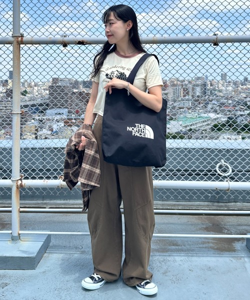 THE NORTH FACE(ザノースフェイス)の「THE NORTH FACE(ザ・ノースフェイス)/A4対応 大容量 ロゴプリント コットン キャンバストートバッグ/TNF LOGO COTTON BAG M(トートバッグ・レディース・クリーム/ブラック・FREE)」の7枚目の写真