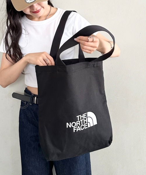 THE NORTH FACE(ザノースフェイス)の「THE NORTH FACE(ザ・ノースフェイス)/A4対応 大容量 ロゴプリント コットン キャンバストートバッグ/TNF LOGO COTTON BAG M(トートバッグ・レディース・クリーム/ブラック・FREE)」の3枚目の写真