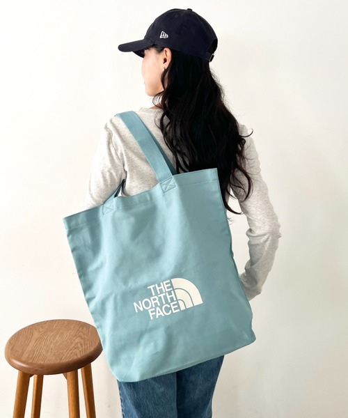 THE NORTH FACE(ザノースフェイス)の「THE NORTH FACE(ザ・ノースフェイス)/A4対応 大容量 ロゴプリント コットン キャンバストートバッグ/TNF LOGO COTTON BAG M(トートバッグ・レディース・クリーム/ブラック・FREE)」の14枚目の写真