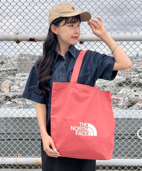 THE NORTH FACE(ザノースフェイス)の「THE NORTH FACE(ザ・ノースフェイス)/A4対応 大容量 ロゴプリント コットン キャンバストートバッグ/TNF LOGO COTTON BAG M(トートバッグ・レディース・クリーム/ブラック・FREE)」の22枚目の写真