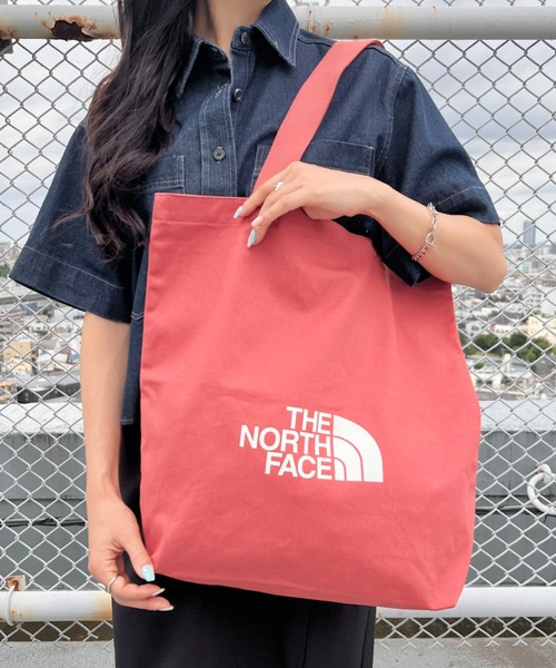 THE NORTH FACE(ザノースフェイス)の「THE NORTH FACE(ザ・ノースフェイス)/A4対応 大容量 ロゴプリント コットン キャンバストートバッグ/TNF LOGO COTTON BAG M(トートバッグ・レディース・クリーム/ブラック・FREE)」の21枚目の写真