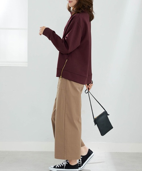 BELLUNA PLUS(ベルーナ)の「もっちりん裾ジッププルオーバー(Tシャツ/カットソー・レディース・グレイッシュベージュ/ブルー/ブラウン/ワイン・MEDIUM/LARGE/X-LARGE)」の17枚目の写真