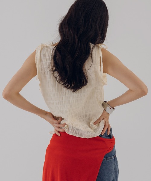 MUHET（ミュエータ）の「shirring sleeveless ribbon blouse / ノースリーブシャーリングリボンブラウス（シャツ/ブラウス・レディース・ライトグリーン/アイボリー/ブラック・FREE）」の10枚目の写真