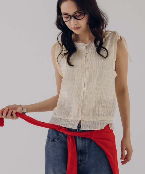 MUHET（ミュエータ）の「shirring sleeveless ribbon blouse / ノースリーブシャーリングリボンブラウス（シャツ/ブラウス・レディース・ライトグリーン/アイボリー/ブラック・FREE）」の7枚目の写真