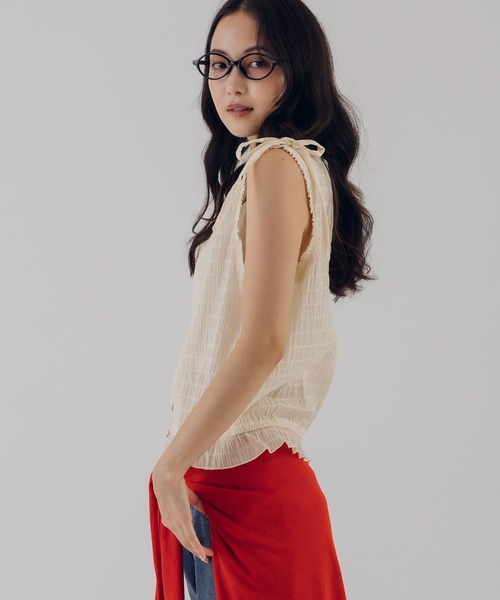 MUHET（ミュエータ）の「shirring sleeveless ribbon blouse / ノースリーブシャーリングリボンブラウス（シャツ/ブラウス・レディース・ライトグリーン/アイボリー/ブラック・FREE）」の9枚目の写真