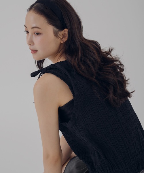 MUHET（ミュエータ）の「shirring sleeveless ribbon blouse / ノースリーブシャーリングリボンブラウス（シャツ/ブラウス・レディース・ライトグリーン/アイボリー/ブラック・FREE）」の20枚目の写真