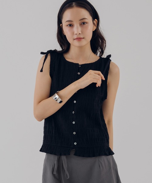 MUHET（ミュエータ）の「shirring sleeveless ribbon blouse / ノースリーブシャーリングリボンブラウス（シャツ/ブラウス・レディース・ライトグリーン/アイボリー/ブラック・FREE）」の17枚目の写真