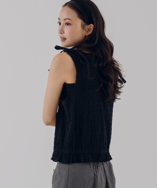 MUHET（ミュエータ）の「shirring sleeveless ribbon blouse / ノースリーブシャーリングリボンブラウス（シャツ/ブラウス・レディース・ライトグリーン/アイボリー/ブラック・FREE）」の19枚目の写真