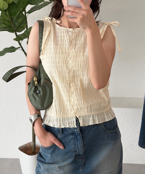 MUHET（ミュエータ）の「shirring sleeveless ribbon blouse / ノースリーブシャーリングリボンブラウス（シャツ/ブラウス・レディース・ライトグリーン/アイボリー/ブラック・FREE）」の5枚目の写真