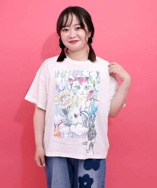 ScoLar(スカラー)の「ScoLar(スカラー) 画家スカラーちゃん ネコ柄Tシャツ(Tシャツ/カットソー・レディース・オフホワイト/ブラック・MEDIUM)」の1枚目の写真