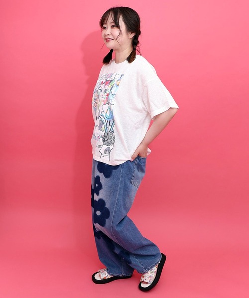 ScoLar(スカラー)の「ScoLar(スカラー) 画家スカラーちゃん ネコ柄Tシャツ(Tシャツ/カットソー・レディース・オフホワイト/ブラック・MEDIUM)」の4枚目の写真
