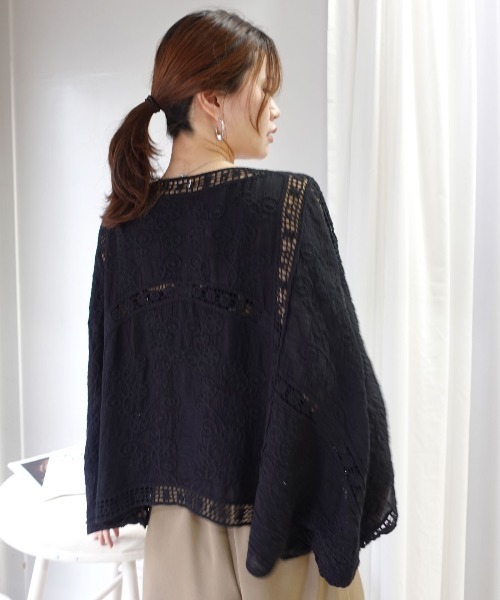 CORNERS(コーナーズ)の「刺繍レースクロシェドルマンカーディガン(カーディガン/ボレロ・レディース・アイボリー/ブラック・M)」の15枚目の写真