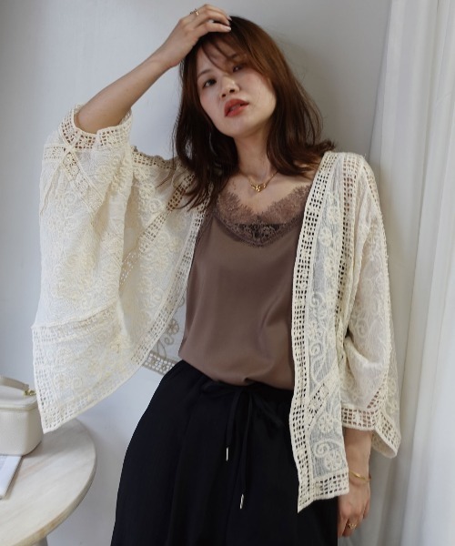 CORNERS(コーナーズ)の「刺繍レースクロシェドルマンカーディガン(カーディガン/ボレロ・レディース・アイボリー/ブラック・M)」の3枚目の写真