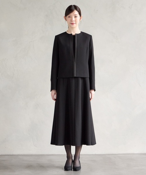 AIMER（エメ）の「【喪服・礼服】マシンウォッシャブル サテン切替ノーカラージャケット・Aラインワンピース 2点セットブラックフォーマルアンサンブル（スーツセット・レディース・ブラック・9号/11号/13号/15号）」の6枚目の写真