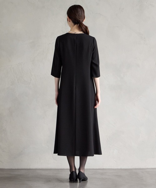 AIMER（エメ）の「【喪服・礼服】マシンウォッシャブル サテン切替ノーカラージャケット・Aラインワンピース 2点セットブラックフォーマルアンサンブル（スーツセット・レディース・ブラック・9号/11号/13号/15号）」の8枚目の写真