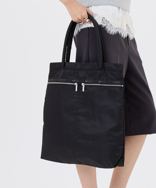 LeSportsac(レスポートサック)の「【LeSportsac×Megumi Kanzaki】SMART CARRY TOTE ブラックキャンディメタルジッパー(トートバッグ・レディース・ブラック・FREE)」の2枚目の写真