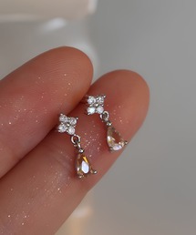 YU-KA:ミニクローバードロップピアス Mini Clover Drop Earrings