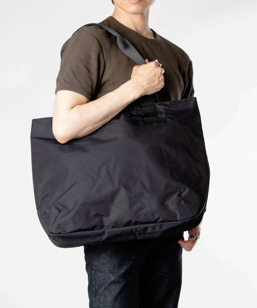 ALPAKA(アルパカ)の「ALPAKA / アルパカ Elements Tote (L) (Black Axoflux 210D) 撥水 軽量 大容量 PCトートバッグ(トートバッグ・メンズ・ブラック・FREE)」の10枚目の写真