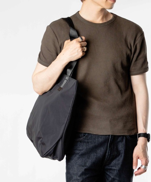 ALPAKA(アルパカ)の「ALPAKA / アルパカ Elements Tote (L) (Black Axoflux 210D) 撥水 軽量 大容量 PCトートバッグ(トートバッグ・メンズ・ブラック・FREE)」の12枚目の写真
