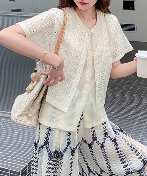 Doux Belle(ドゥーベル)の「カットワークレースブラウス(シャツ/ブラウス・レディース・ベージュ・MEDIUM/LARGE/X-LARGE)」の6枚目の写真
