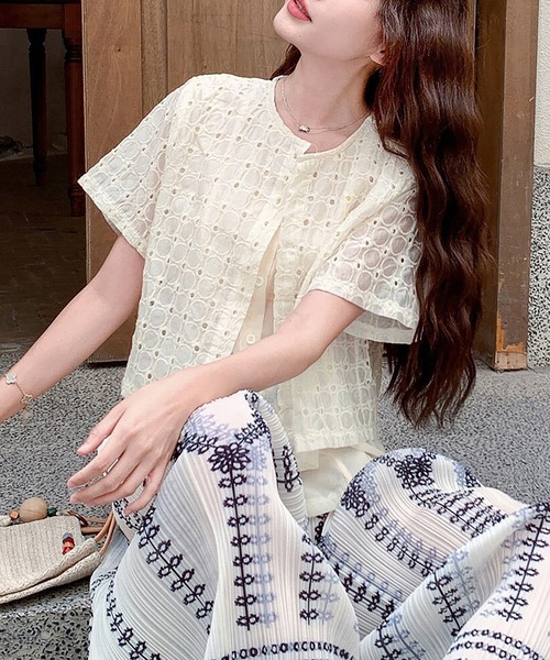 Doux Belle(ドゥーベル)の「カットワークレースブラウス(シャツ/ブラウス・レディース・ベージュ・MEDIUM/LARGE/X-LARGE)」の9枚目の写真